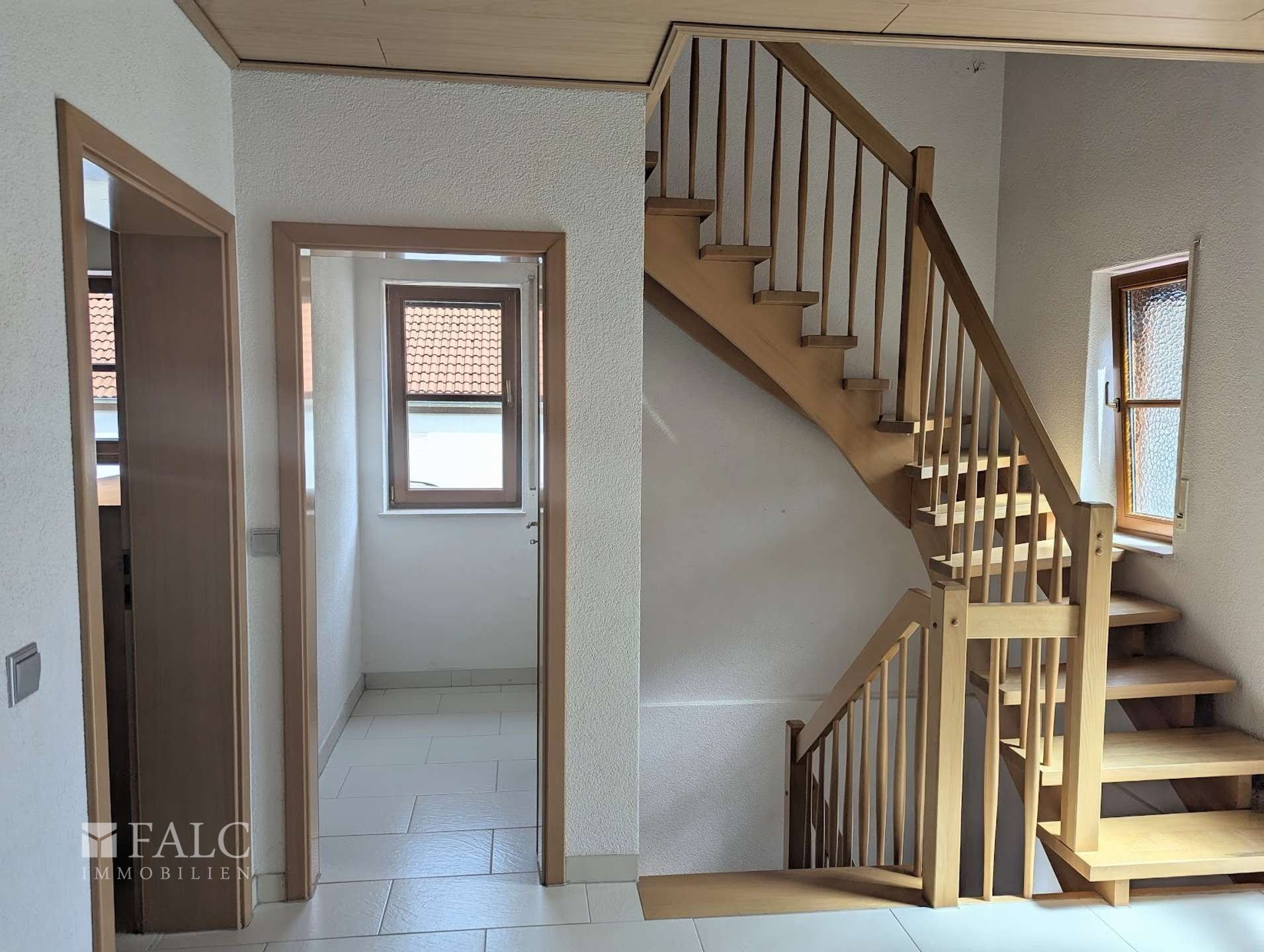 EG Flur mit Treppe
